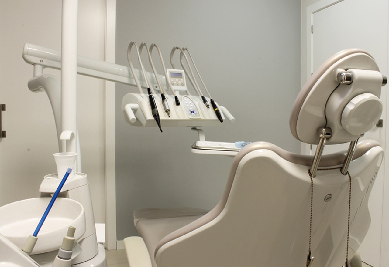 ¿Cómo se llama el alambre que se pone en los dientes?