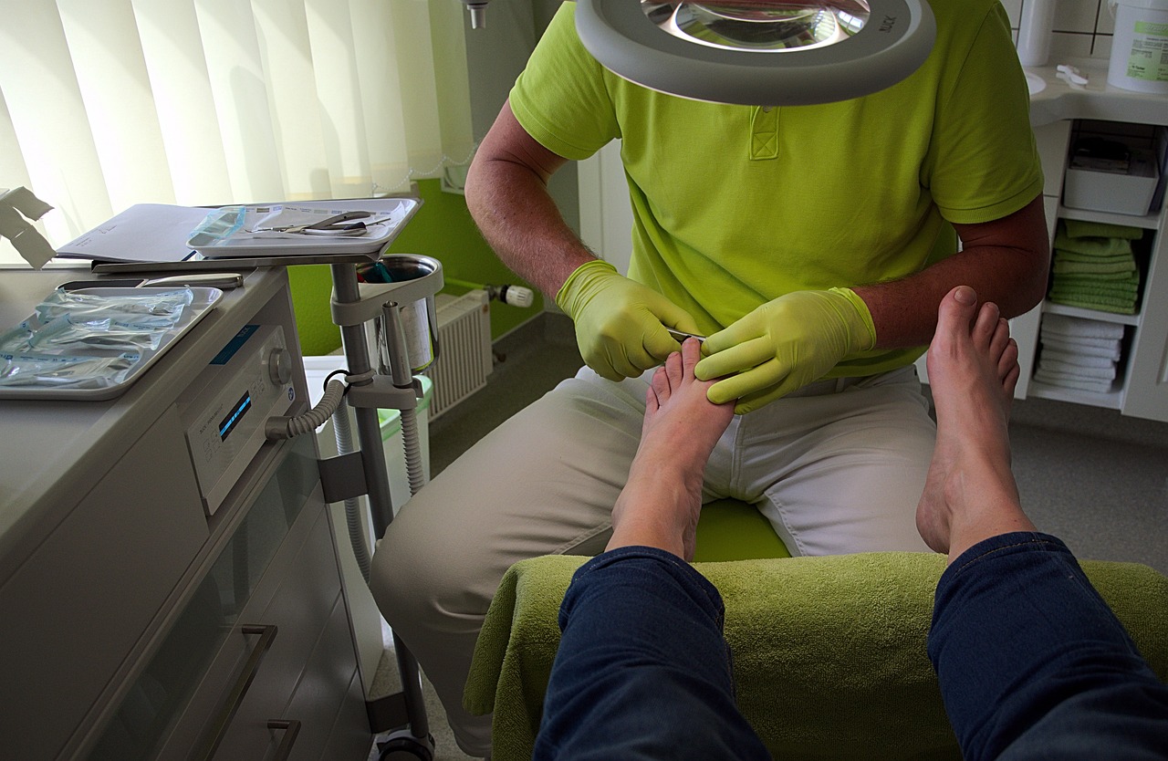 ¿Cuántas consultas de podología cubre Adeslas?