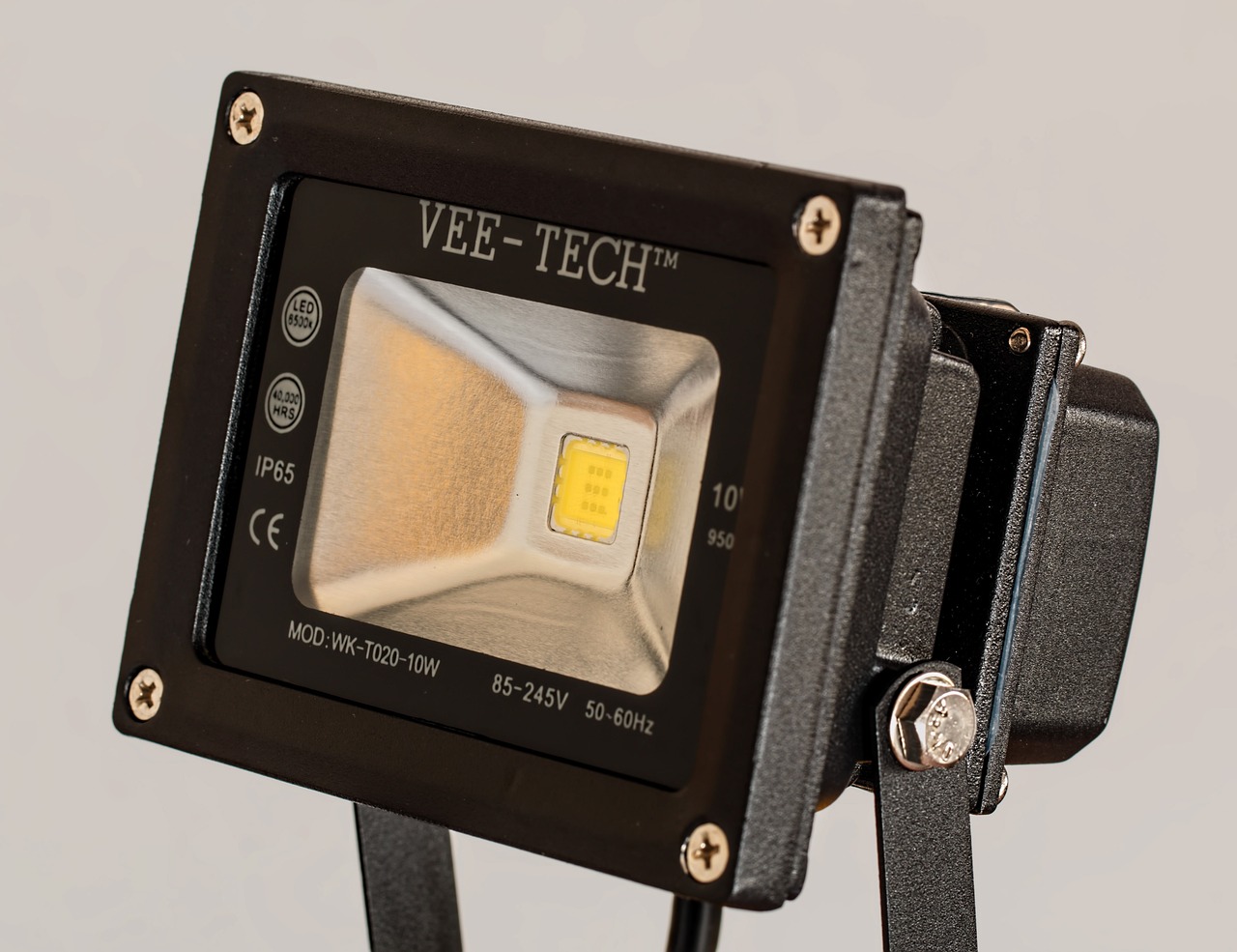 ¿Qué es mejor lámpara LED o UV para uñas?