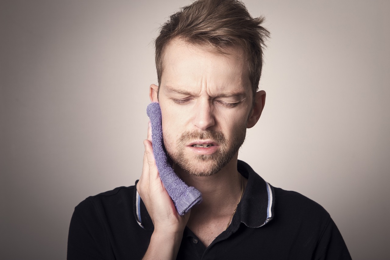 ¿Cómo saber si hay infección después de una extracción dental?