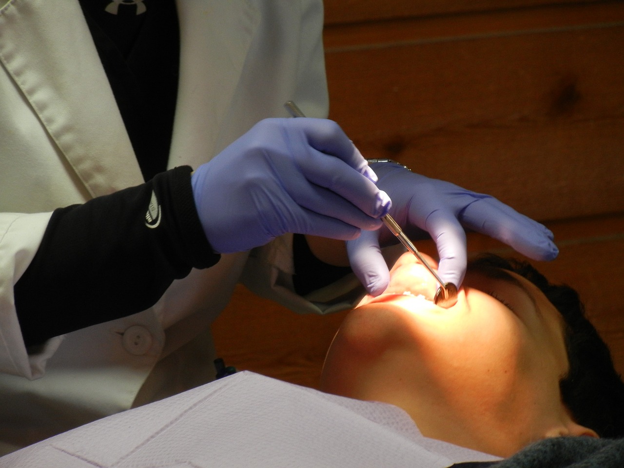 ¿Cómo se llama el alambre que se ponen en los dientes?