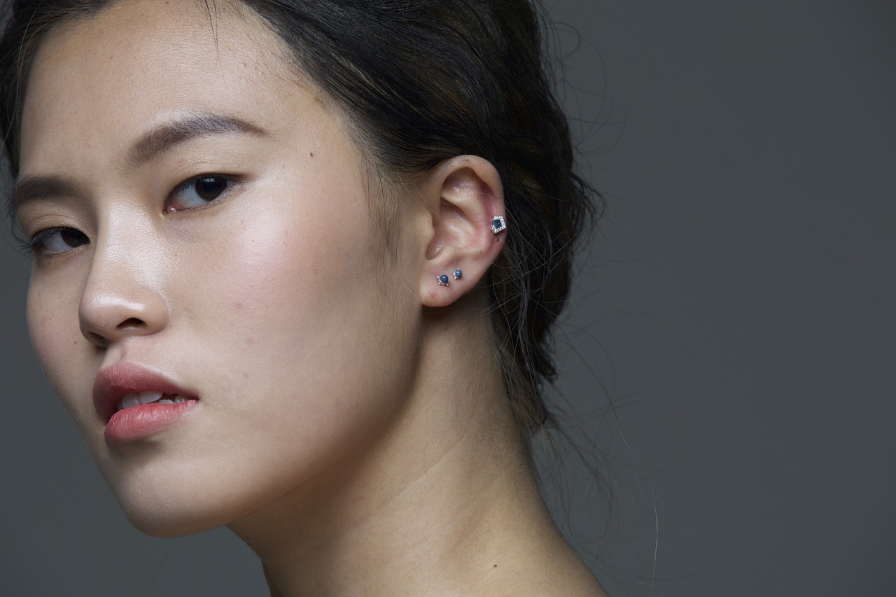 ¿Cómo quitarse un piercing que no sale?