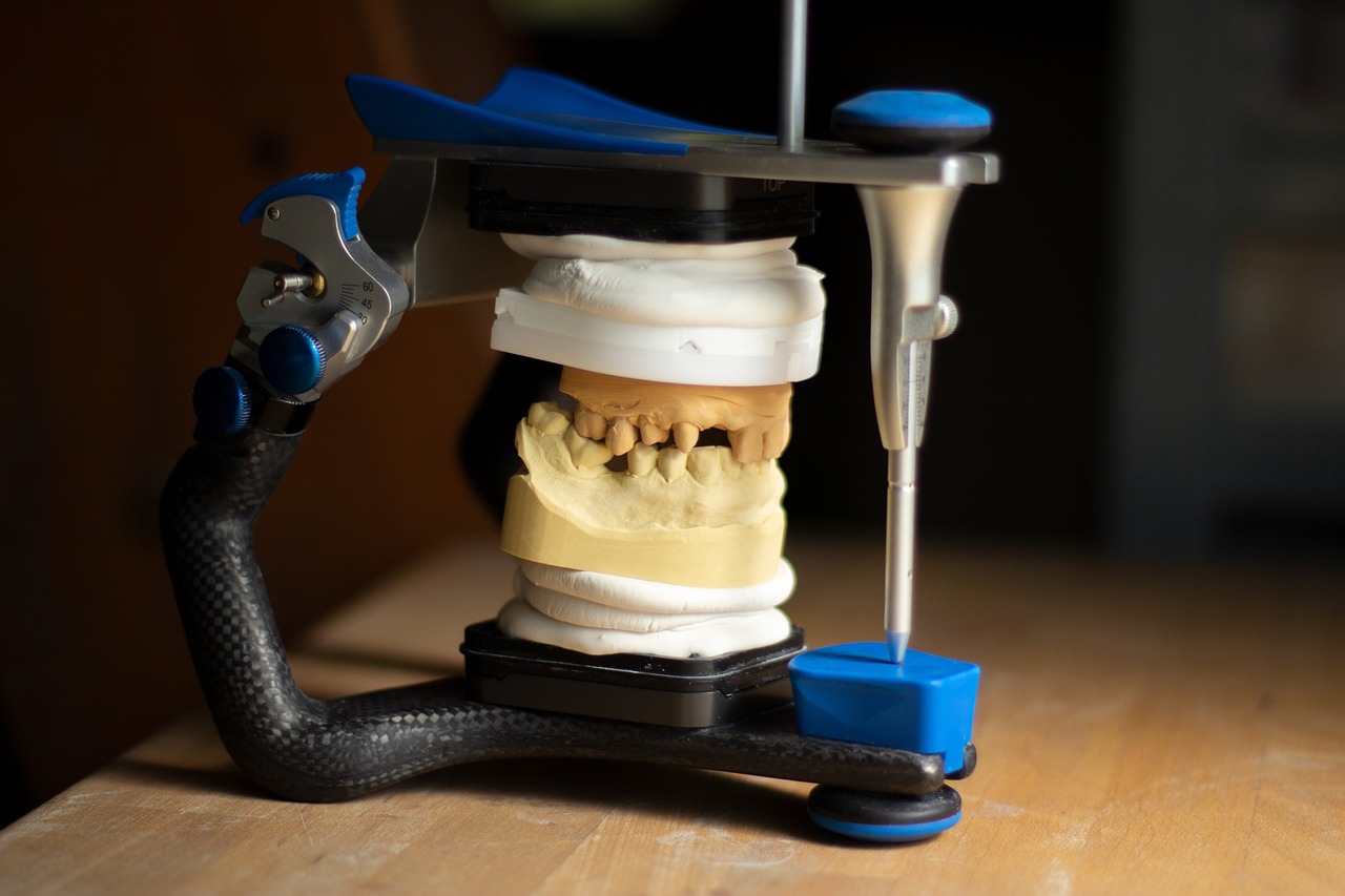 ¿Cuál es el mejor pegamento para dentaduras postizas?