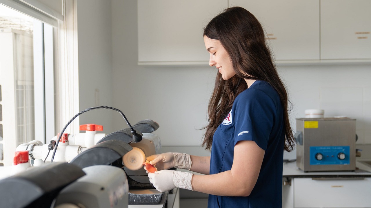 ¿Qué precio tiene una prótesis dental fija?