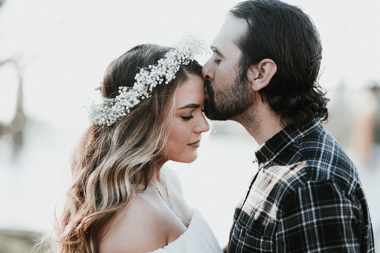 ¿Cómo dar tu primer beso si no sabes besar?