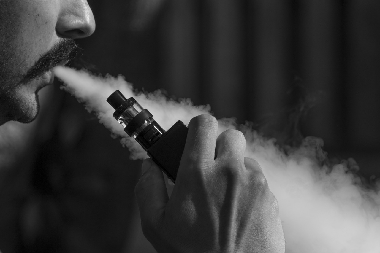 ¿Qué es más sano fumar tabaco o vapear?